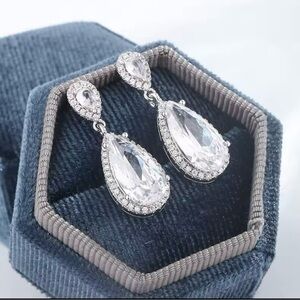 Elegant Teardrop or Water drop CZ’s set in Silver‎ Earrings-Post or Stud-New